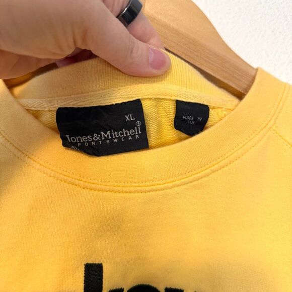 Iowa Hawkeyes Jones & Mitchell Cropped Pull Over Sweatshirt Size XL - Picture 3 of 8